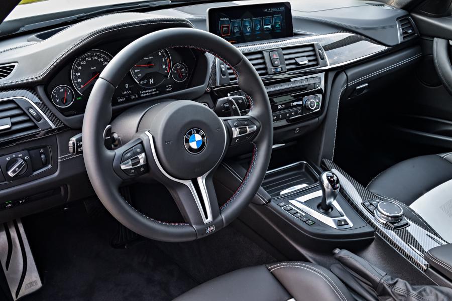 Интерьер BMW M3 30 Years M3 2016 года  (фото 18 из 43)